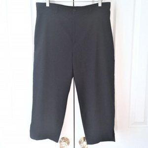 Inclinations Woman Black Capri Pants (16W)